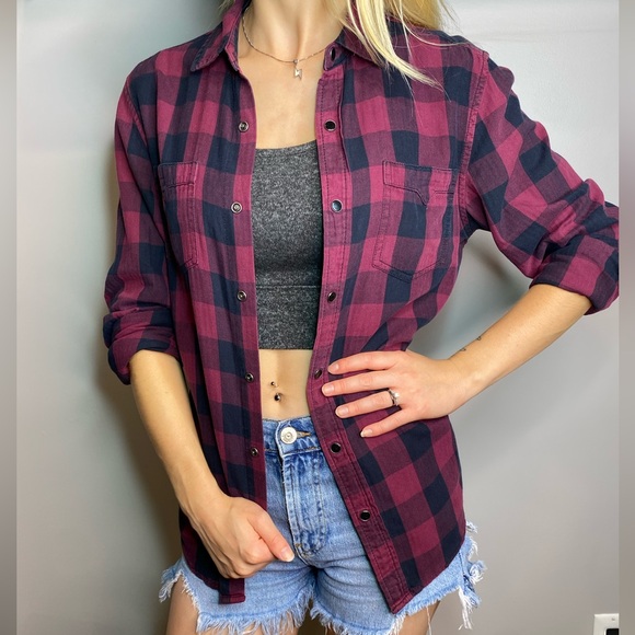 Guess Checkered Button Down. - Picture 3 of 8